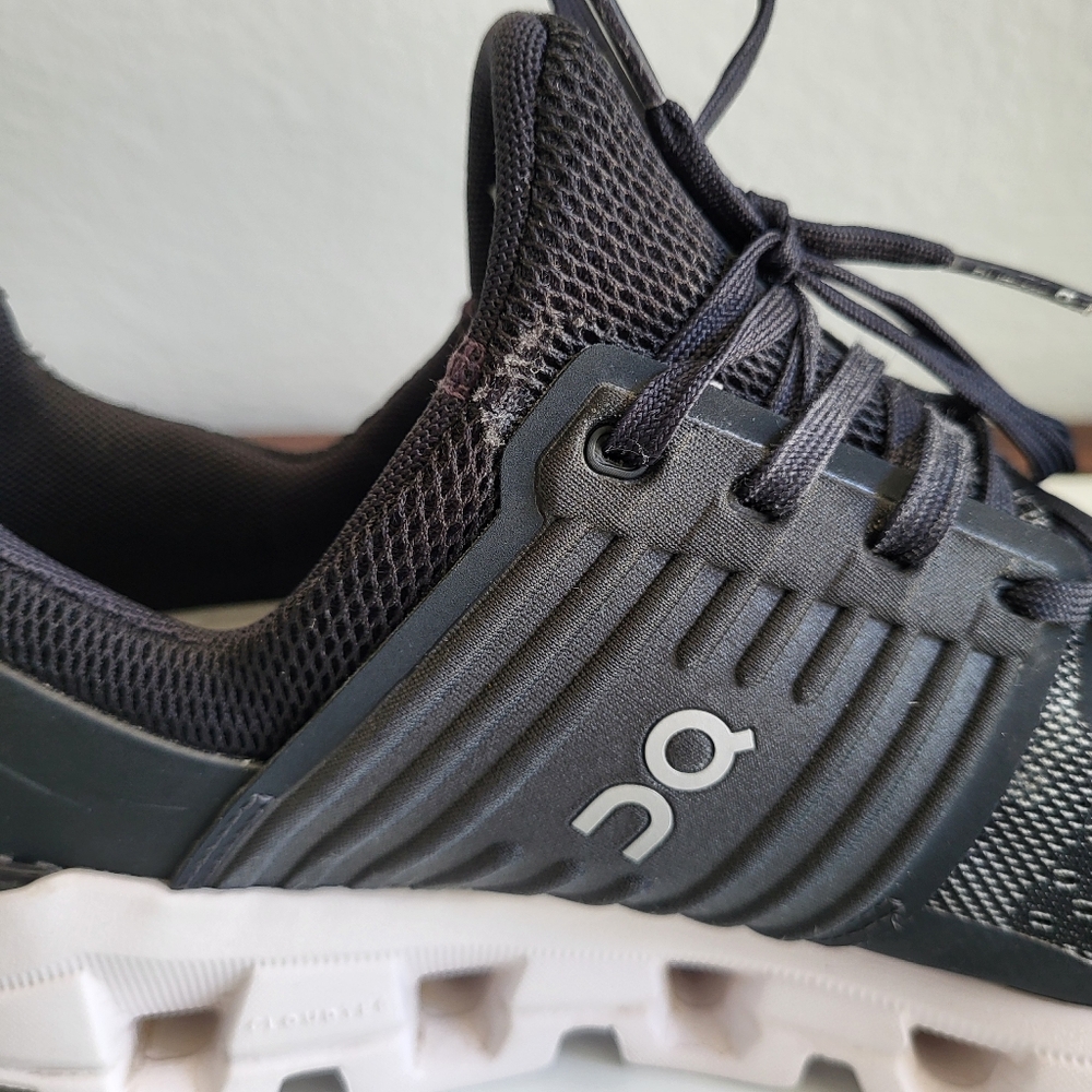 On cloud Cloudswift Sneakers in Black and White - Picture 4 of 16